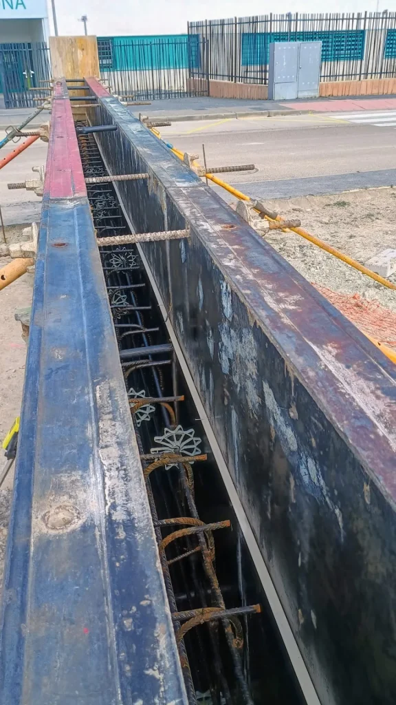 Muro y estructura enterrada en una obra civil